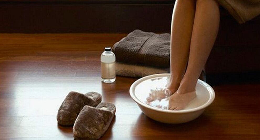 Desinfección de lo obvio y baño de pies contra hongos.
